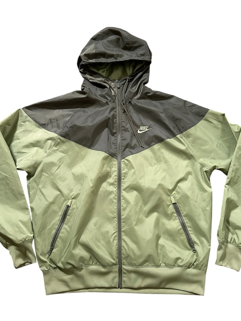 Nike Windrunner Jacket in Green Full Zip Hooded Men's Size Medium